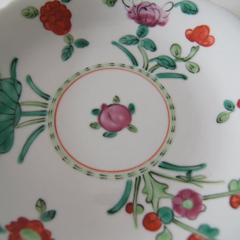 色絵花文平皿(尺皿) 未使用 新品同様 作家 増山文 輪花絵皿 6寸 桃花輪花｜作家もののうつわ通販 四季