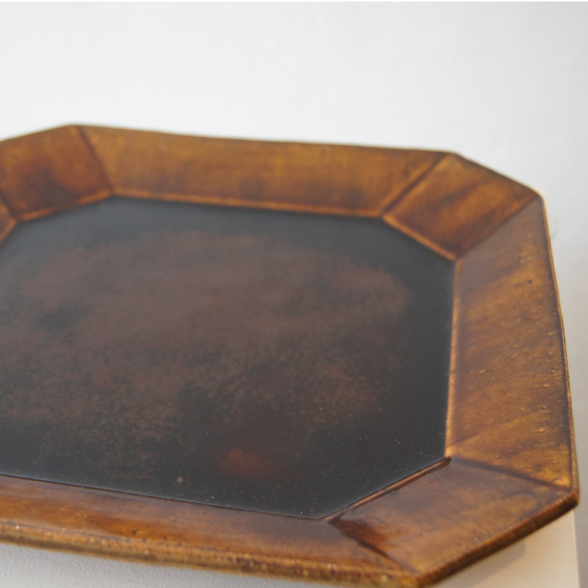 安齋新・厚子/飴釉四方皿 | HAKUTO