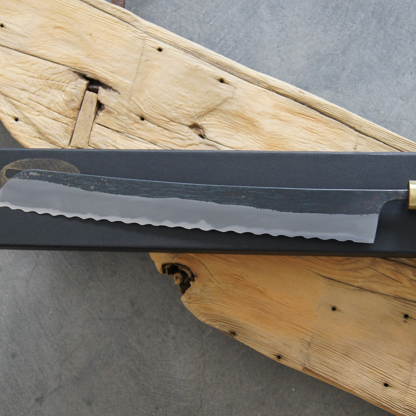 赤畠大徳/黒打ちパン切り包丁210mm | HAKUTO