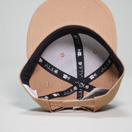 NEW ERA・ニューエラ　Youth 9FIFTY PEANUTS ピーナッツ スヌーピー クロームホワイト カーキ