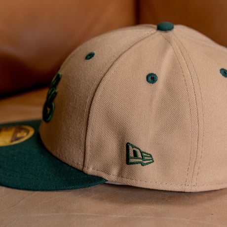 NEW ERA・ニューエラ　  LP 59FIFTY UCLA スクリプトロゴ キャメル × フィールドグリーン ダークグリーンバイザー（7 1/2サイズ・59.6cm）
