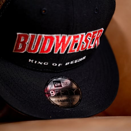NEW ERA・ニューエラ　9FIFTY トラッカー Budweiser バドワイザー アーチロゴ（ブラック）M/Lサイズ