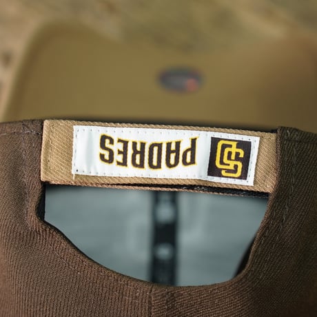 NEW ERA・ニューエラ　9FORTY 2-Tone Woven Label サンディエゴ・パドレス ウォルナット カーキバイザー 14667826