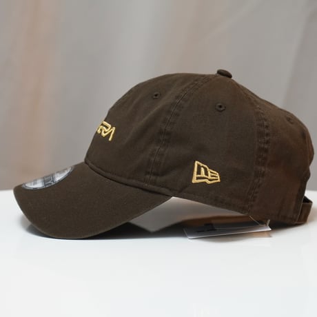 NEW ERA・ニューエラ 9TWENTY HAJIME SORAYAMA NEロゴ メタリック ウォルナット ゴールド