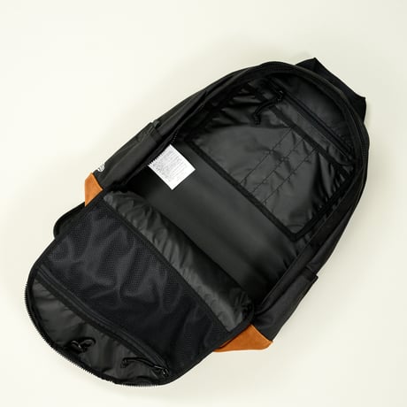 NEW ERA・ ニューエラ　スマートパック　ブラック × ブラウン スウェード（22L ）