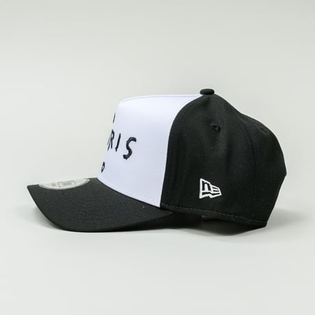 NEW ERA・ニューエラ　9FORTY A-Frame JEAN MICHEL BASQUIAT ジャン=ミシェル・バスキア PARIS（ホワイト/ブラック）