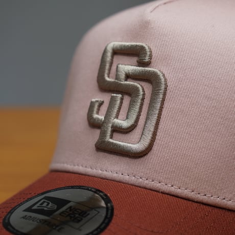 NEW ERA・ニューエラ 9FORTY A-Frame Mocha Mousse サンディエゴ・パドレス ダーティーローズ/ウェットバーク