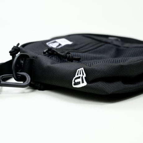 NEW ERA・ニューエラ　 ショルダーポーチ　1.7L　（ブラック）