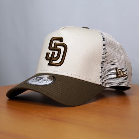 NEW ERA・ニューエラ 9FORTY A-Frame トラッカー MLB Side Patch サンディエゴ・パドレス ストーン/モス