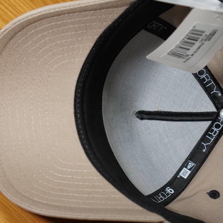 NEWERA・ニューエラ キッズ Youth 9FOURTY A-Frame PEANUTS ピーナッツ College Logo アッシュブラウン  14682452