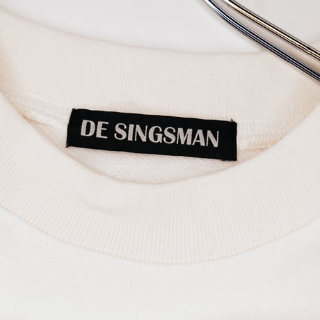 【DE SINGSMANシリーズ】第二弾　"stakes is high"　12inchタイトル　Reタイポグラフィック　スウェット（WHITE）