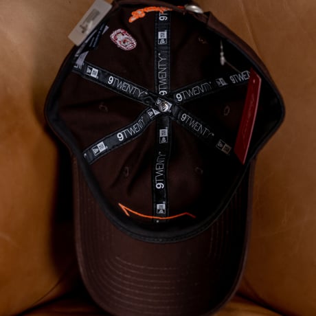 NEW ERA・ニューエラ　9TWENTY Budweiser バドワイザー ボウタイ アウトライン（バーントウッド）