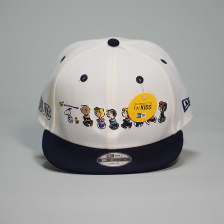 NEW ERA・ニューエラ　Youth 9FIFTY PEANUTS ピーナッツ フレンズ クロームホワイト ネイビーバイザー