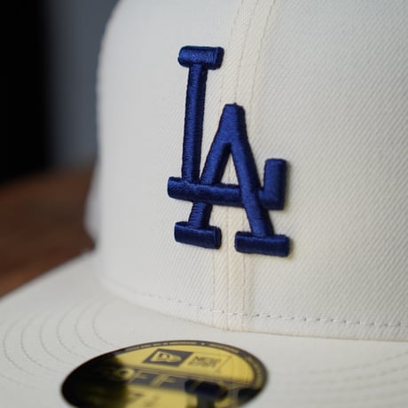 NEW ERA・ニューエラ　59FIFTY トラッカー Beautiful Beach ロサンゼルス・ドジャース クロームホワイト