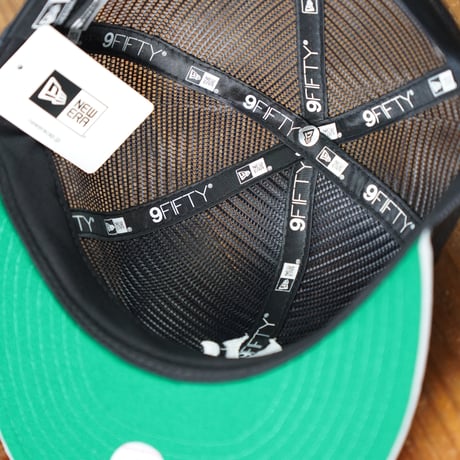 NEW ERA・ニューエラ　9FIFTY トラッカー MLB All Mesh ニューヨーク・ヤンキース クーパーズタウン ネイビー グレーバイザー