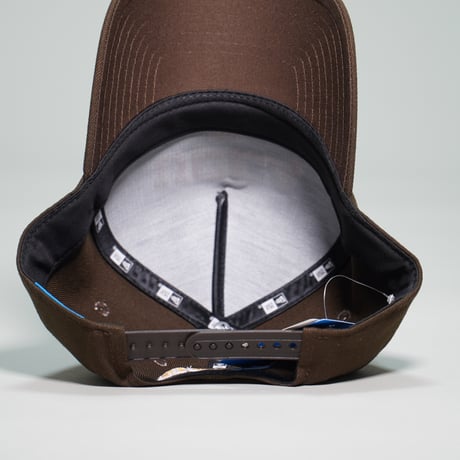 NEW ERA・ニューエラ　 9FORTY A-Frame UCLA アーチ Bロゴ ウォルナット × メリットゴールド スノーホワイト