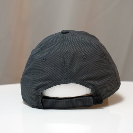 NEW ERA・ニューエラ 9TWENTY Dot Air ウーブンパッチ ダークグレー｜パフォーマンスアパレル