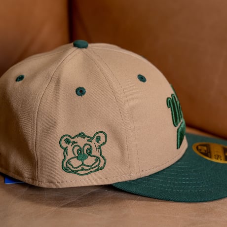 NEW ERA・ニューエラ　  LP 59FIFTY UCLA スクリプトロゴ キャメル × フィールドグリーン ダークグリーンバイザー（7 1/2サイズ・59.6cm）
