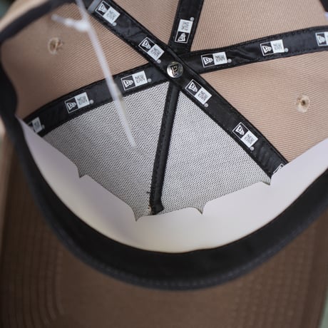 NEW ERA・ニューエラ 9FORTY A-Frame NBA 2-Tone ロサンゼルス・レイカーズ ブリティッシュカーキ/ウォルナット
