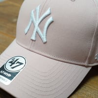 ニューヨーク・ヤンキース '47 [フォーティーセブン]   Yankees Raised Basic '47 MVP Dusty Mauve