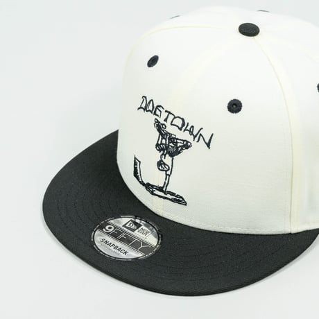 NEWERA・ニューエラ　  9FIFTY DOG TOWN ドッグタウン ロゴ クロームホワイト ブラックバイザー