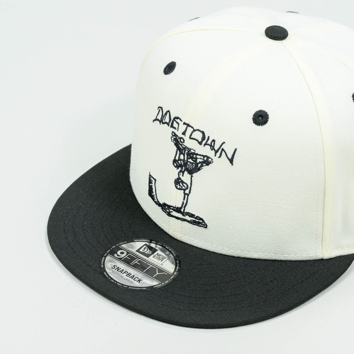 NEWERA・ニューエラ　 9FIFTY DOG TOWN ドッグタウン ロゴ クロームホワイト ブラックバイザー