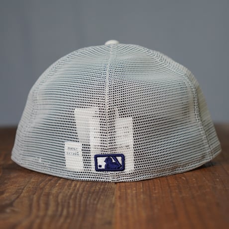NEW ERA・ニューエラ　59FIFTY トラッカー Beautiful Beach ロサンゼルス・ドジャース クロームホワイト