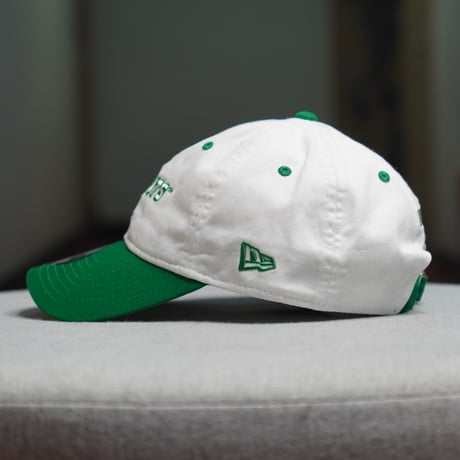 NEW ERA・ニューエラ　9THIRTY PEANUTS ピーナッツ ロゴ ホワイト ケリーグリーンバイザー