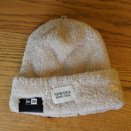NEWERA・ニューエラ ベーシック カフニット Mink Fleece ウーブンパッチ ベージュ 14312164