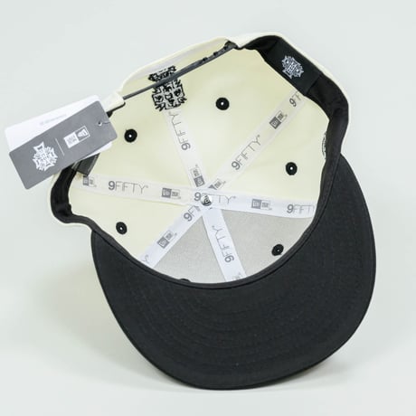 NEWERA・ニューエラ　  9FIFTY DOG TOWN ドッグタウン ロゴ クロームホワイト ブラックバイザー