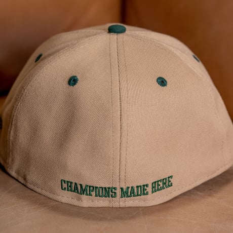 NEW ERA・ニューエラ　  LP 59FIFTY UCLA スクリプトロゴ キャメル × フィールドグリーン ダークグリーンバイザー（7 1/2サイズ・59.6cm）