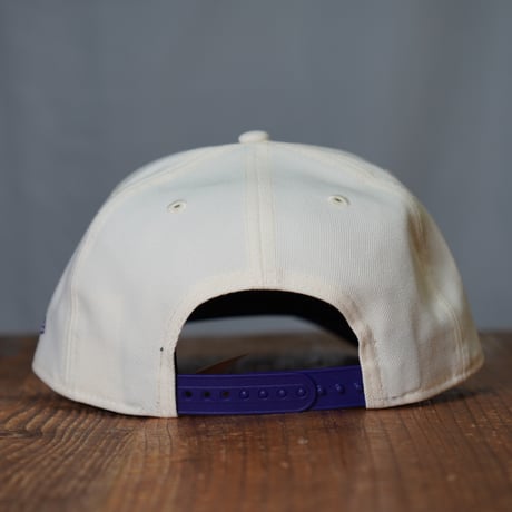 NEW ERA・ニューエラ 9FORTY A-Frame NBA Rhinestone ラインストーン ロサンゼルス・レイカーズ クローム パープルバイザー  14667876