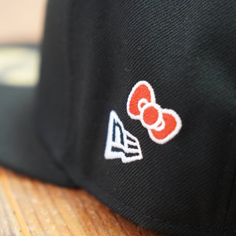 NEW ERA・ニューエラ　59FIFTY HELLO KITTY キャップ ブラック　キティちゃん　14348625
