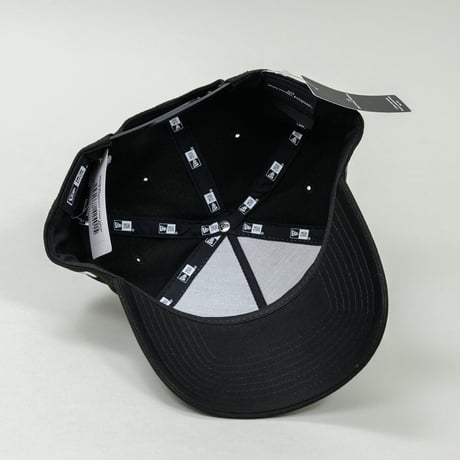 NEW ERA・ニューエラ　9FORTY A-Frame JEAN MICHEL BASQUIAT ジャン=ミシェル・バスキア PARIS（ホワイト/ブラック）