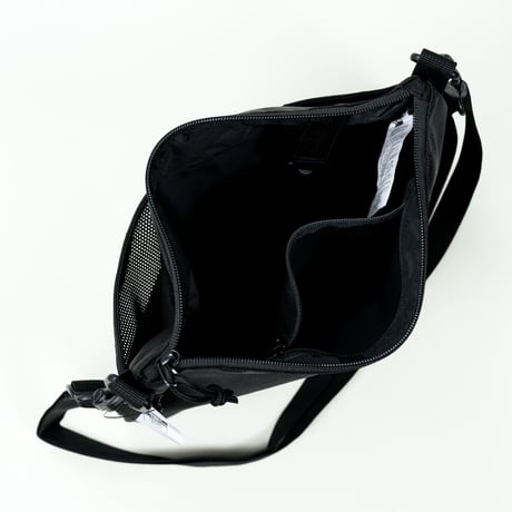 NEW ERA・ニューエラ　 サコッシュ　2.5L（ブラック）