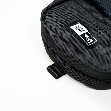 NEW ERA・ニューエラ　 ショルダーポーチ　1.7L　（ブラック）