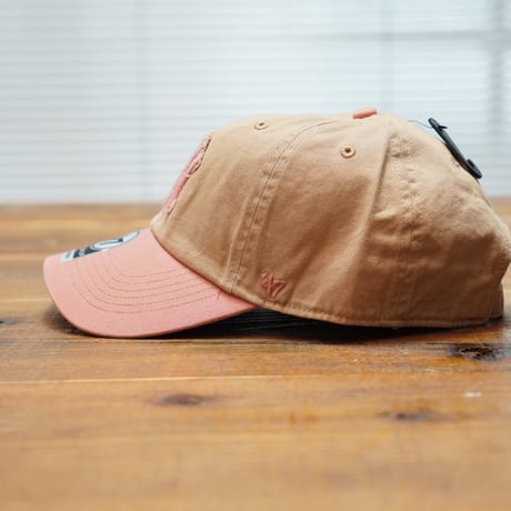 ニューヨーク・ヤンキース　Canyon Caravan '47 CLEAN UP　[フォーティーセブン]  Khaki × Sedona Pink/カーキ系　ヴィンテージ加工