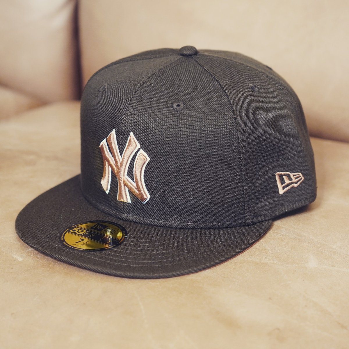 NEW ERA・ニューエラ　59FIFTY St. Valentine's Day バレンタインデー ニューヨーク・ヤンキース ウォルナット  ブラウンアンダーバイザー