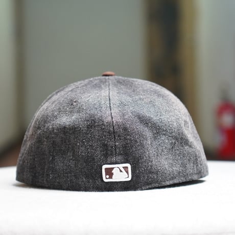 NEW ERA・ニューエラ　59FIFTY MLB Denim 2-Tone サンディエゴ・パドレス ウォッシュド ブラックデニム バーントウッドバイザー