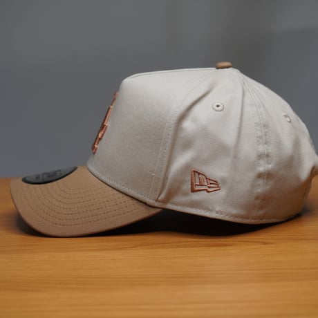 NEW ERA・ニューエラ 9FORTY A-Frame Mocha Mousse ロサンゼルス・ドジャース リバーブラウン/カーキ