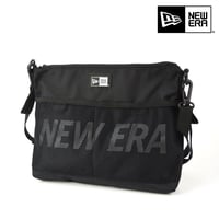 NEW ERA・ニューエラ　 サコッシュ 2.5L プリントロゴ ブラック × ホワイト