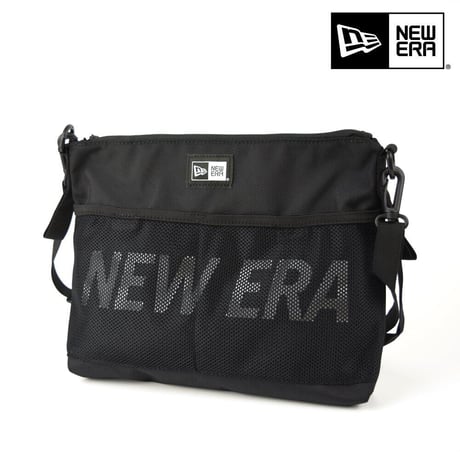 NEW ERA・ニューエラ　 サコッシュ 2.5L プリントロゴ ブラック × ホワイト