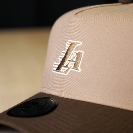 NEW ERA・ニューエラ 9FORTY A-Frame NBA 2-Tone ロサンゼルス・レイカーズ ブリティッシュカーキ/ウォルナット
