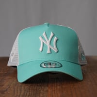 NEW ERA・ニューエラ　9FORTY A-Frame トラッカー MLB Mesh Embroidery ニューヨーク・ヤンキース ブルーティント/ホワイト