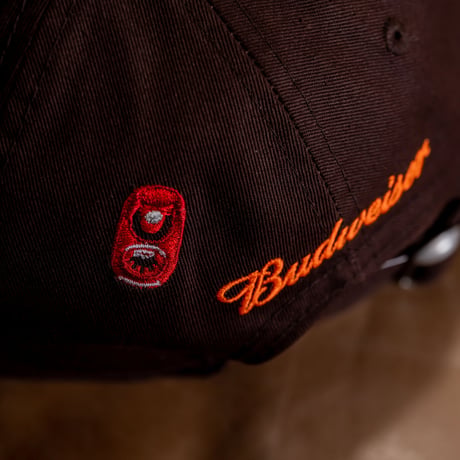 NEW ERA・ニューエラ　9TWENTY Budweiser バドワイザー ボウタイ アウトライン（バーントウッド）