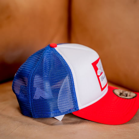 NEW ERA・ニューエラ　9FORTY A-Frame トラッカー Budweiser バドワイザー ラベルロゴ（ホワイト/ブルー/レッド）