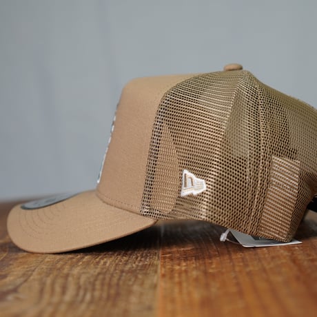 NEW ERA・ニューエラ　9FORTY A-Frame トラッカー SANTA CRUZ スクリーミングハンド カーキ