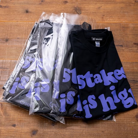 DE SINGSMAN　"stakes is high" Tee 12inchタイトル Reタイポグラフィック（Black）