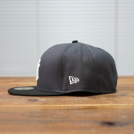 NEWERA・ニューエラ　59FIFTY Shadow ニューヨーク・ヤンキース ダークグラファイト ブラックバイザー