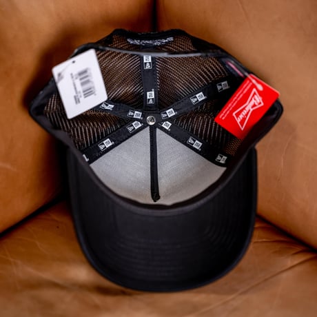 NEW ERA・ニューエラ　9FORTY A-Frame トラッカー Budweiser バドワイザー アンハイザーロゴ（ホワイト/ブラック）